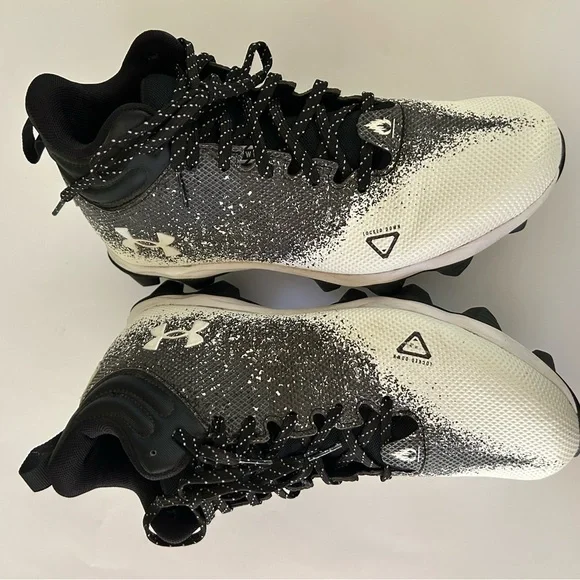 Under Armour Black and White Cleats - Picture 6 of 13